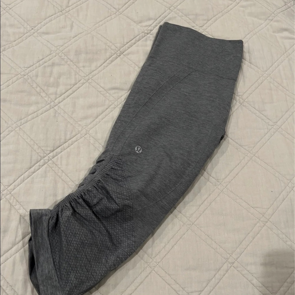 Lululemon cropped legging. Size 8